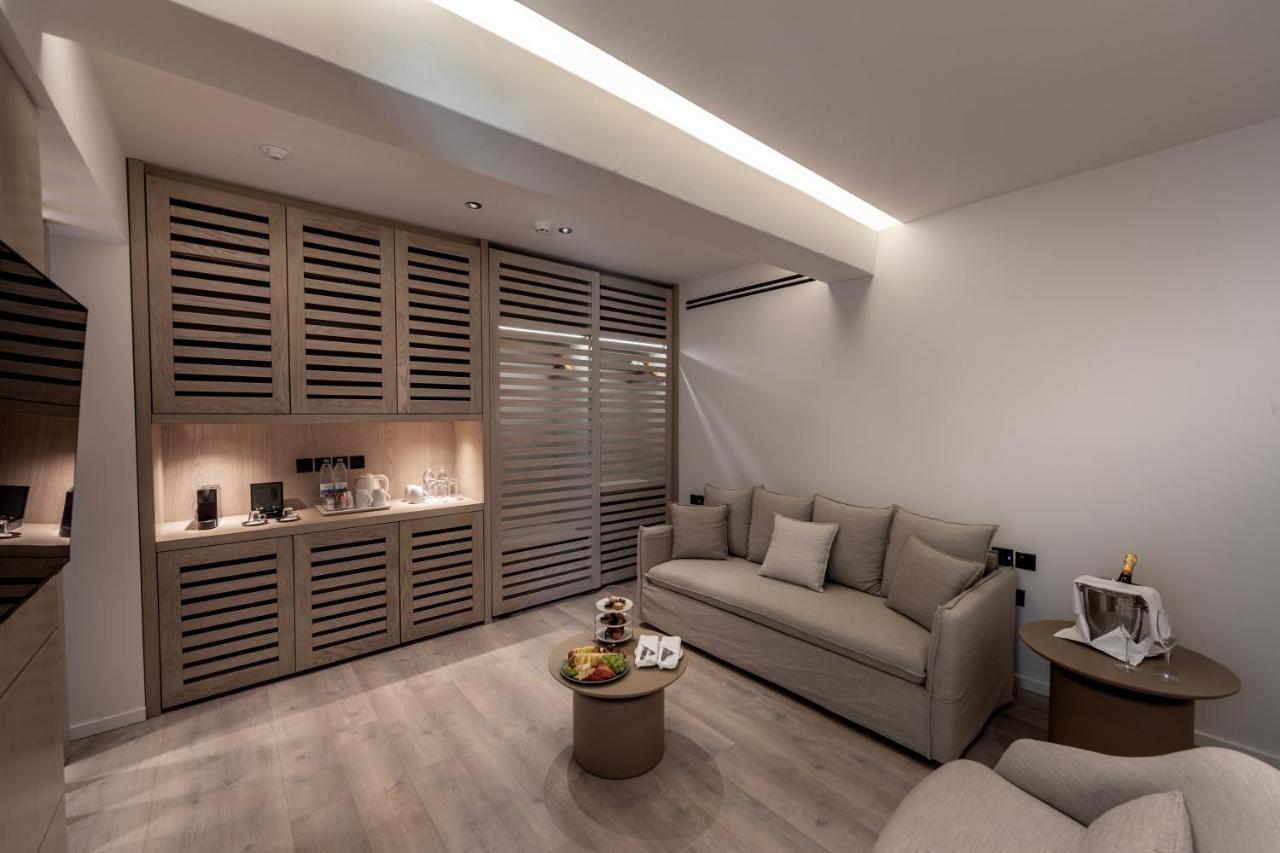 Nissiblu Otel Aya Napa